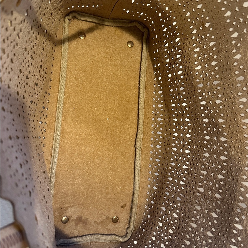Stella & Dot Avalon tan perforated tote bag - Picture 3 of 8